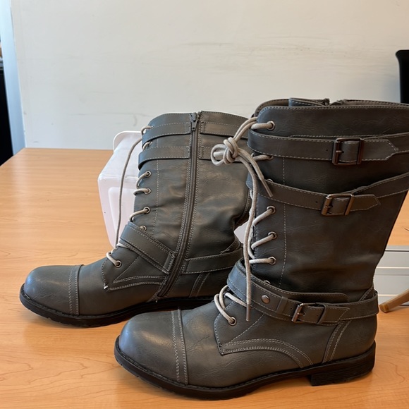 Nice Women’s Gray Boots - Picture 2 of 5